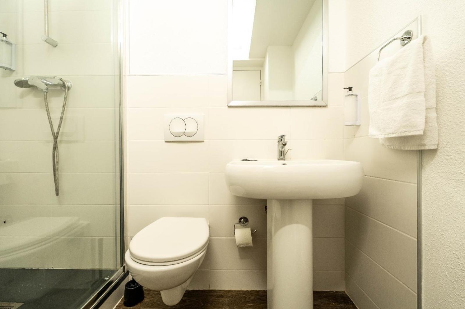 My KB Hôtel Brignoles Ngoại thất bức ảnh