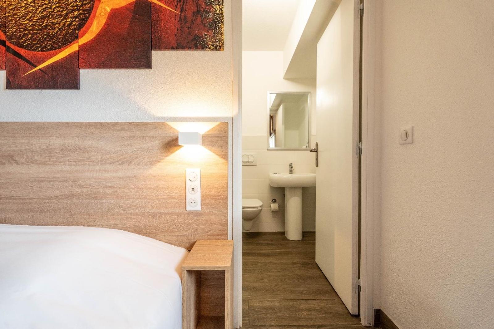 My KB Hôtel Brignoles Ngoại thất bức ảnh
